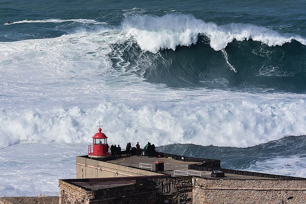 Descubre Nazaré, las olas más grandes del mundo